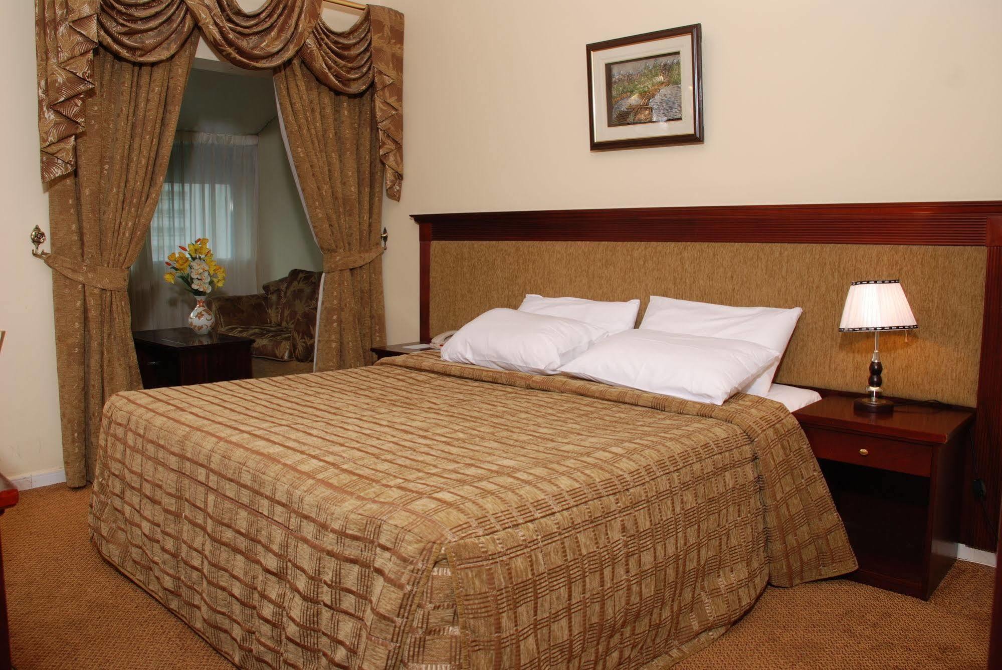 Hotel Al Bustan Flats Szardża Zewnętrze zdjęcie